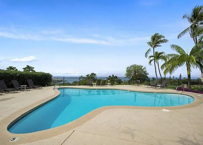 Beautiful 2/2 Condo In Kailua Kona. Ocean View!