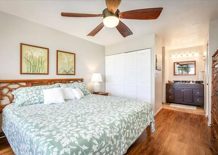 Beautiful 2/2 Condo In Kailua Kona. Ocean View!
