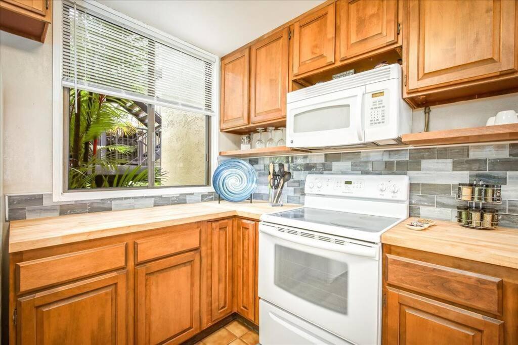Beautiful 2/2 In Kona. Ocean View! *