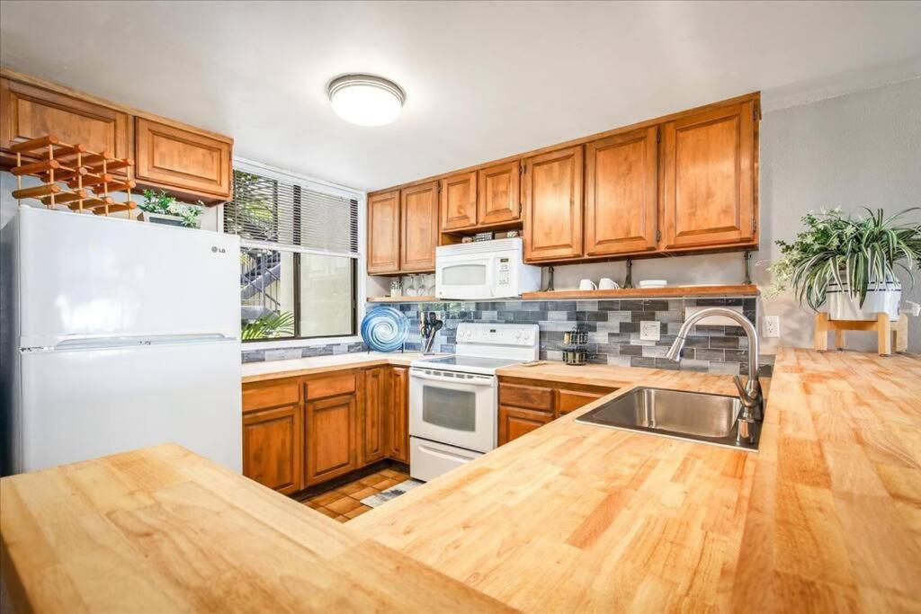 Beautiful 2/2 In Kona. Ocean View! Apartment *